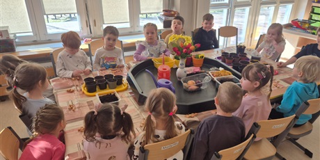 Powiększ grafikę: Wiosenny ogródek .Sadzimy cebulkę.