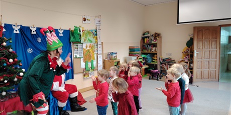 Powiększ grafikę: Wizyta Elfa i Mikołaja 