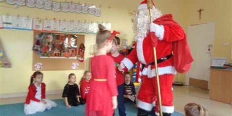 Powiększ grafikę: Wizyta Elfa i Mikołaja