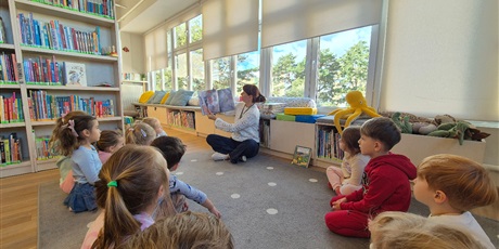Powiększ grafikę: Wizyta Elfów w osiedlowej bibliotece