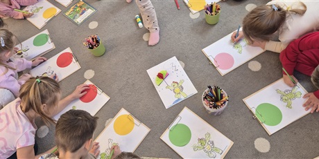 Powiększ grafikę: Wizyta Elfów w osiedlowej bibliotece