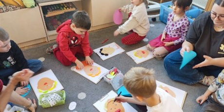 Powiększ grafikę: Wizyta grupy „Elfów” w oseidlowej bibliotece