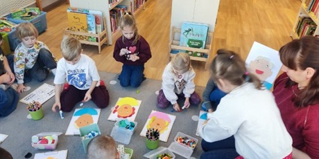 Powiększ grafikę: Wizyta grupy „Elfów” w oseidlowej bibliotece