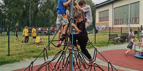 Powiększ grafikę: Wizyta grupy „Elfy” w Przedszkolu nr 44 – ZSO 10 na przedstwieniu ,,Szewczyk Dratewka''