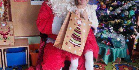 Powiększ grafikę:  Wizyta Świętego Mikołaja i Elfa – prezenty i świąteczna zabawa