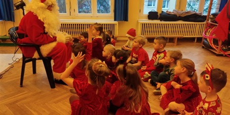 Powiększ grafikę:  Wizyta Świętego Mikołaja i Elfa – prezenty i świąteczna zabawa