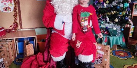 Powiększ grafikę:  Wizyta Świętego Mikołaja i Elfa – prezenty i świąteczna zabawa
