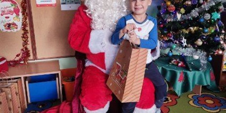 Powiększ grafikę:  Wizyta Świętego Mikołaja i Elfa – prezenty i świąteczna zabawa
