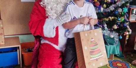 Powiększ grafikę:  Wizyta Świętego Mikołaja i Elfa – prezenty i świąteczna zabawa