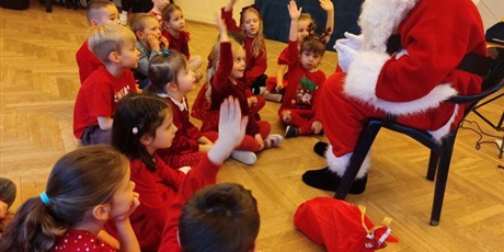 Powiększ grafikę:  Wizyta Świętego Mikołaja i Elfa – prezenty i świąteczna zabawa