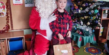Powiększ grafikę:  Wizyta Świętego Mikołaja i Elfa – prezenty i świąteczna zabawa