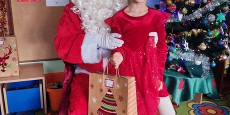 Powiększ grafikę:  Wizyta Świętego Mikołaja i Elfa – prezenty i świąteczna zabawa