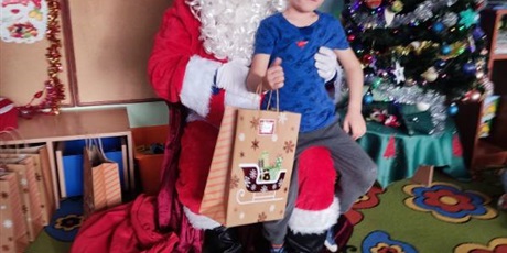 Powiększ grafikę:  Wizyta Świętego Mikołaja i Elfa – prezenty i świąteczna zabawa