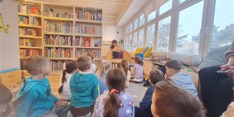 Powiększ grafikę: Wizyta w bibliotece