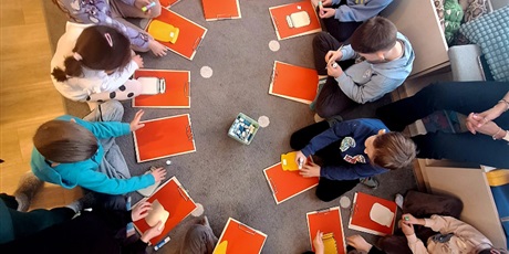 Powiększ grafikę: Wizyta w bibliotece