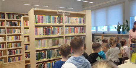 Powiększ grafikę: Wizyta w bibliotece