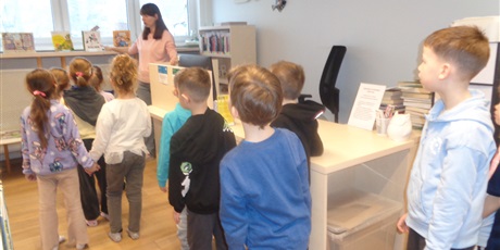 Powiększ grafikę: Wizyta w bibliotece