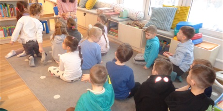 Powiększ grafikę: Wizyta w bibliotece