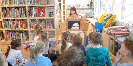 Powiększ grafikę: Wizyta w bibliotece