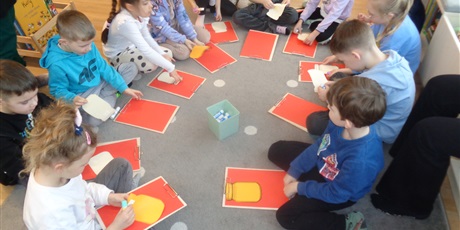 Powiększ grafikę: Wizyta w bibliotece