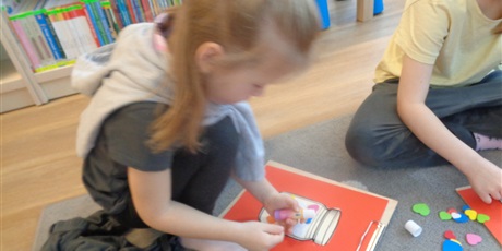 Powiększ grafikę: Wizyta w bibliotece