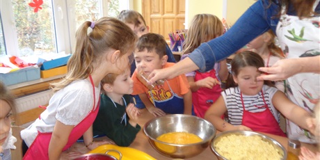 Powiększ grafikę: Wspólne gotowanie