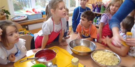 Powiększ grafikę: Wspólne gotowanie