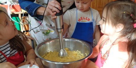 Powiększ grafikę: Wspólne gotowanie