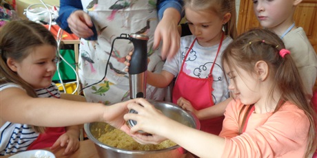 Powiększ grafikę: Wspólne gotowanie