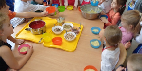 Powiększ grafikę: Wspólne gotowanie