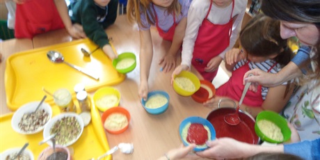 Powiększ grafikę: Wspólne gotowanie