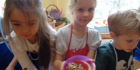 Powiększ grafikę: Wspólne gotowanie