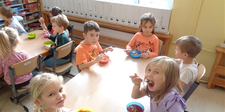 Powiększ grafikę: Wspólne gotowanie