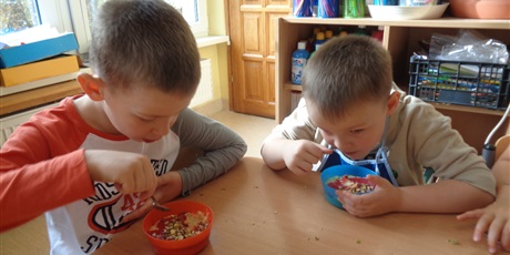 Powiększ grafikę: Wspólne gotowanie