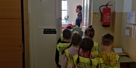 Powiększ grafikę: Wycieczka do Nowego Portu na komisariat policji