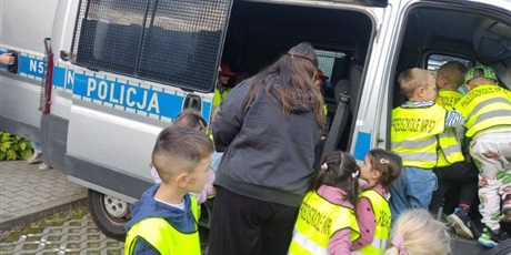 Powiększ grafikę: Wycieczka do Nowego Portu na komisariat policji
