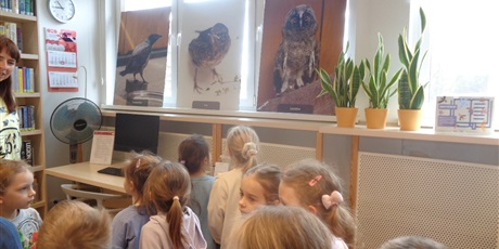 Powiększ grafikę: Wyjście do biblioteki