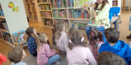 Powiększ grafikę: Wyjście do biblioteki