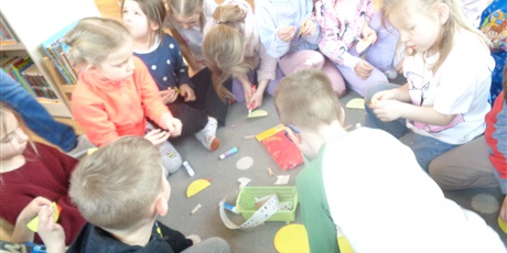 Powiększ grafikę: Wyjście do biblioteki