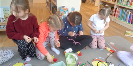 Powiększ grafikę: Wyjście do biblioteki