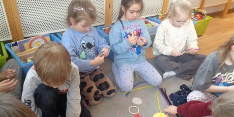 Powiększ grafikę: Wyjście do biblioteki