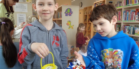 Powiększ grafikę: Wyjście do biblioteki