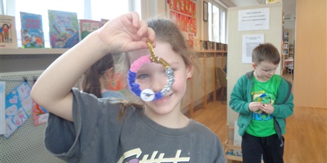 Powiększ grafikę: Wyjście do biblioteki