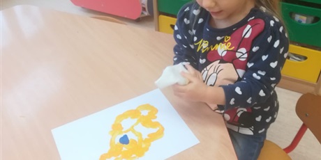 Powiększ grafikę: ZABAWY KRASNOLUDKÓW W SALI