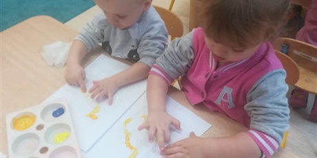 Powiększ grafikę: ZABAWY KRASNOLUDKÓW W SALI