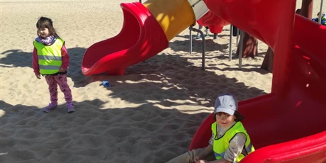 Powiększ grafikę: Zabawy na plaży