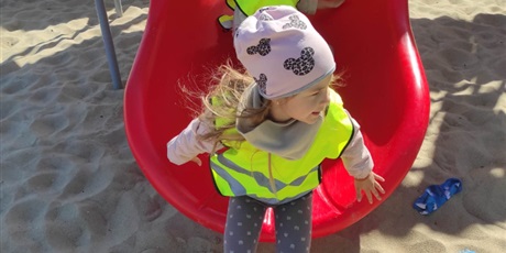 Powiększ grafikę: Zabawy na plaży