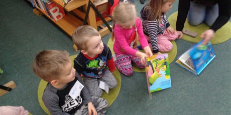 Powiększ grafikę: Zajęcia adaptacyjne w osiedlowej bibliotece.