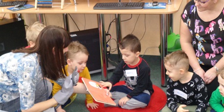 Powiększ grafikę: Zajęcia adaptacyjne w osiedlowej bibliotece.