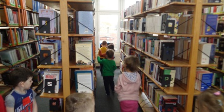 Powiększ grafikę: Zajęcia adaptacyjne w osiedlowej bibliotece.